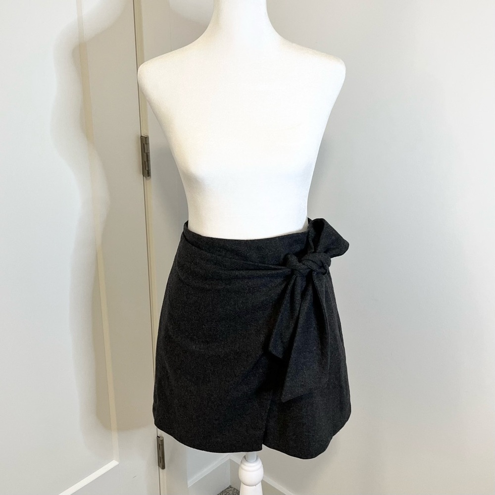 Wilfred Aritzia Grey Wrap Skirt with Bow Size 4 - FREE SHIPPING on Bundles $95+